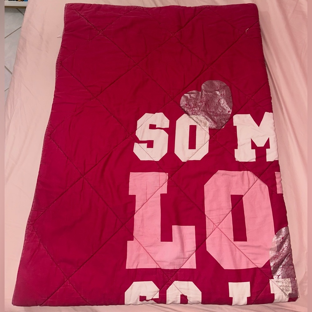 VINTAGE VICTORIA’S SECRET PINK “SO MUCH LOVE SO LITTLE TIME” QUILT - Picture 4 of 16